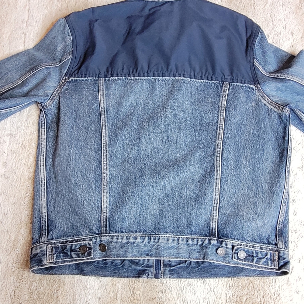 Levi’s Men’s Trucker Jacket Denim Blue Poly Block Chest Size LARGE - Picture 8 of 10